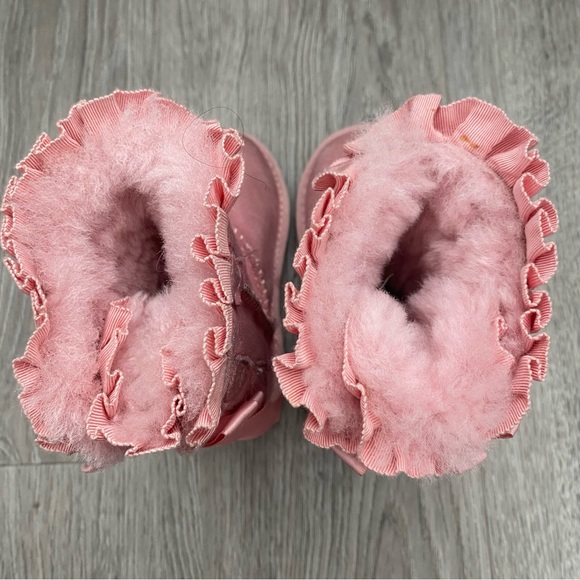 Kids Ugg Bailey Bow Light Pink Boots - Picture 13 of 16